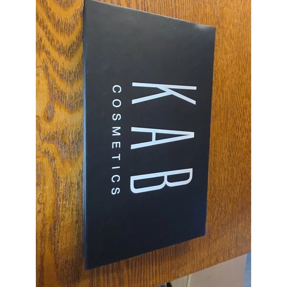 KAB Cosmetics‎ DAY NIGHT Eyeshadow Palette 18 Shades ~ Highly Pigmented